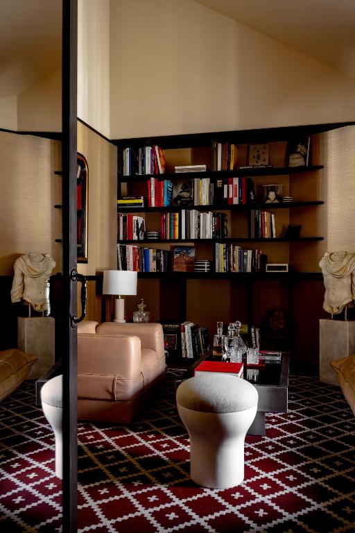 Suite - Image 1