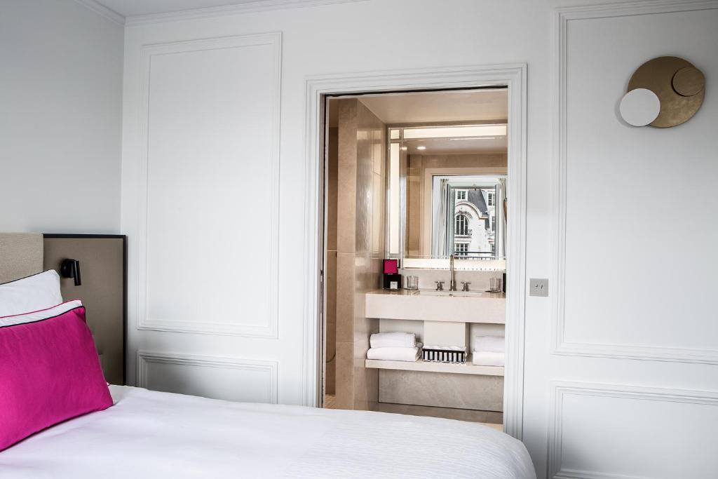 Deluxe Double Room - Image 2
