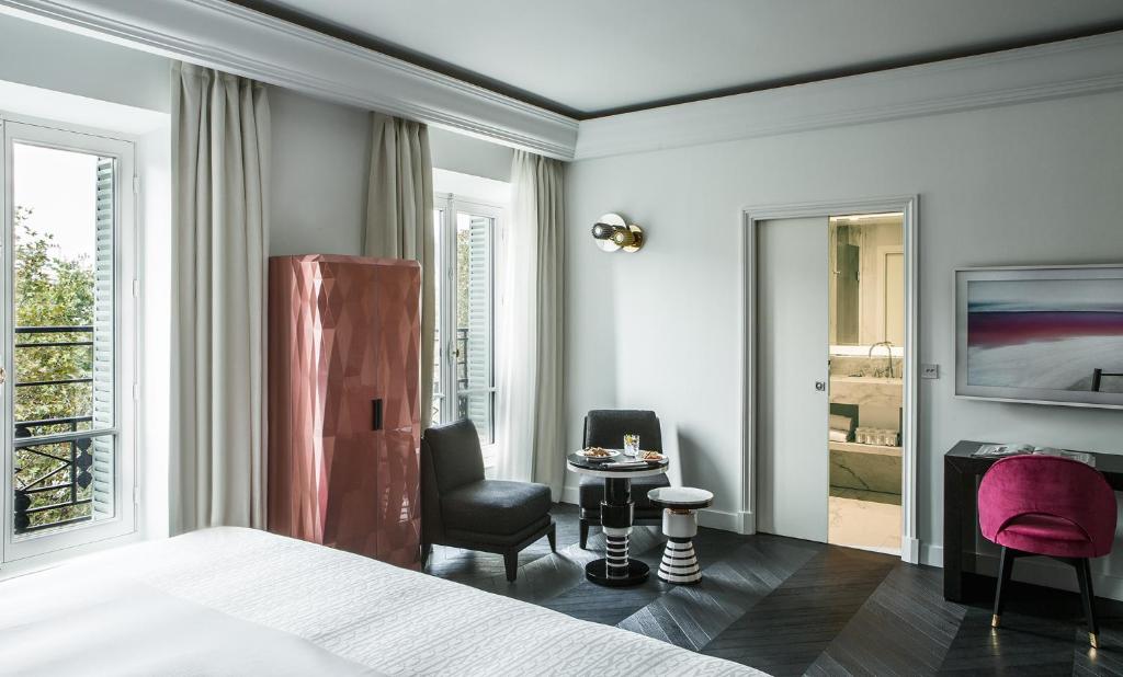 Deluxe Double Room - Image 4