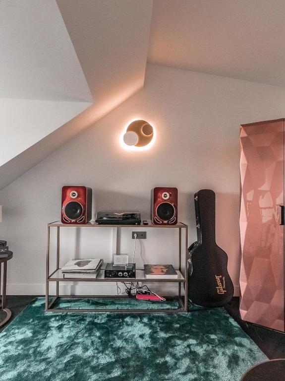 Duplex Eiffel Tower Suite - Image 2