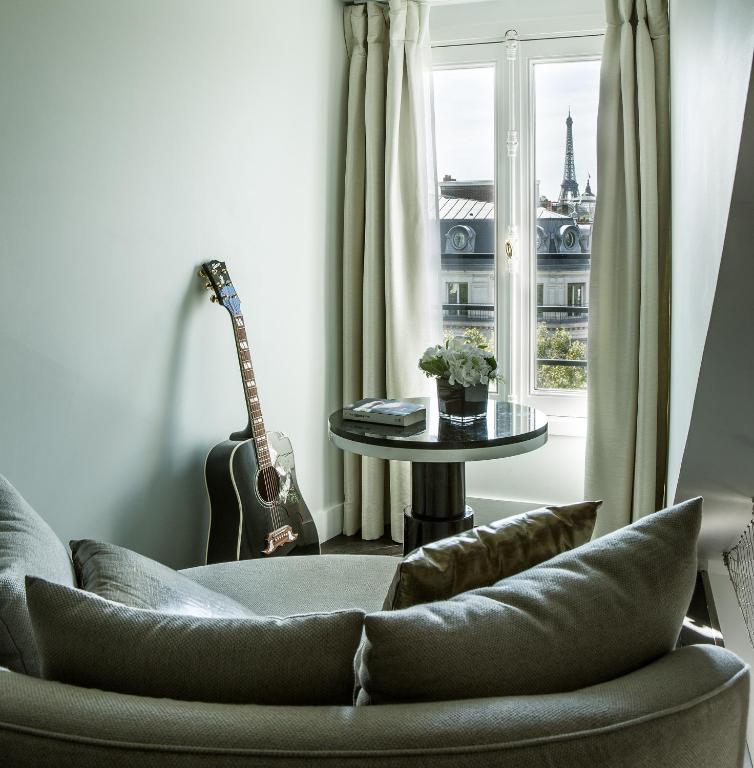 Duplex Eiffel Tower Suite - Image 11