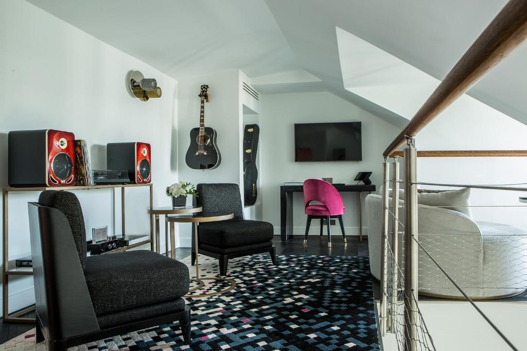 Duplex Eiffel Tower Suite - Image 3