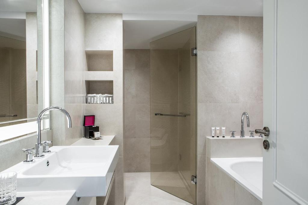 Duplex Eiffel Tower Suite - Image 4