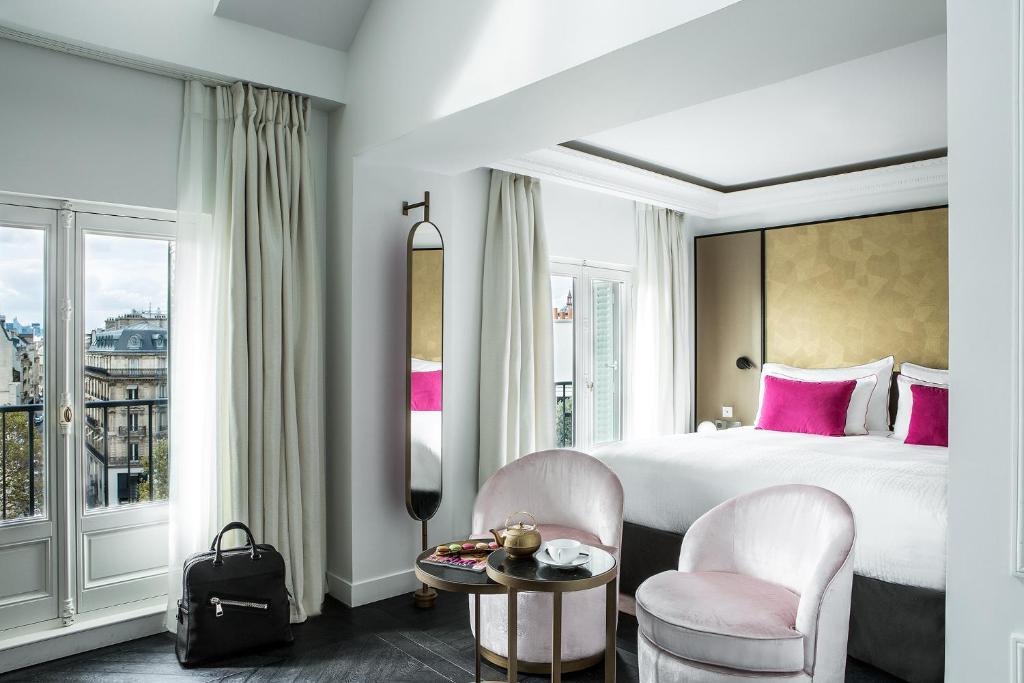 Duplex Eiffel Tower Suite - Image 7
