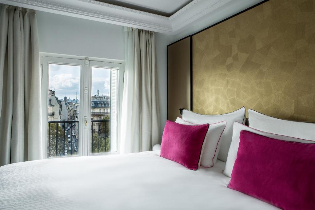 Duplex Eiffel Tower Suite - Image 8