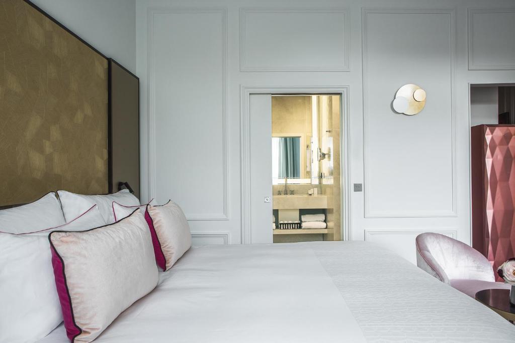 Superior Double Room - Image 5