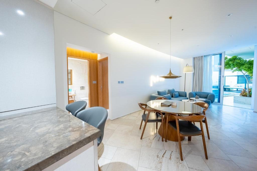 2 BED | Sky Villa w/Pool - Image 6