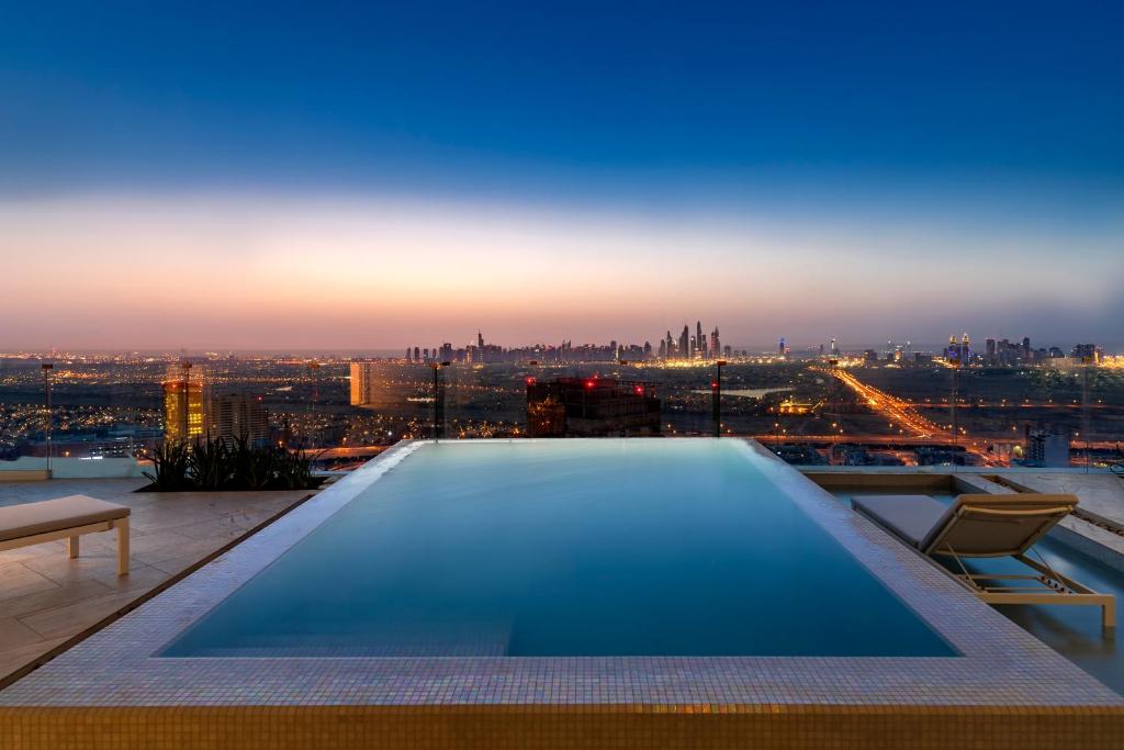 4 BED | Sky Villa w/Pool - Image 2