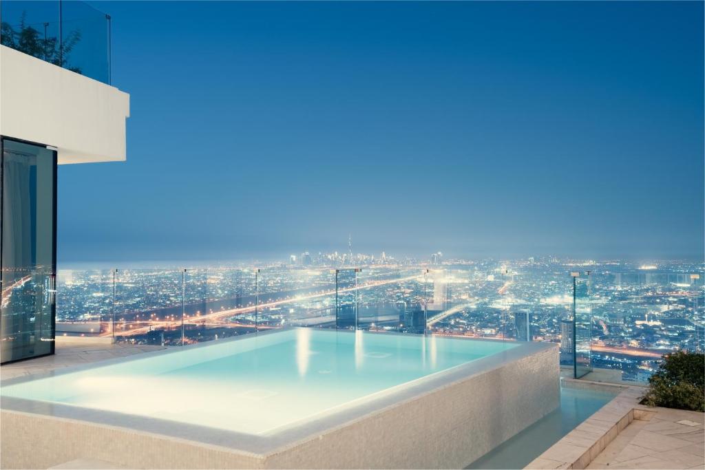 4 BED | Sky Villa w/Pool - Image 3
