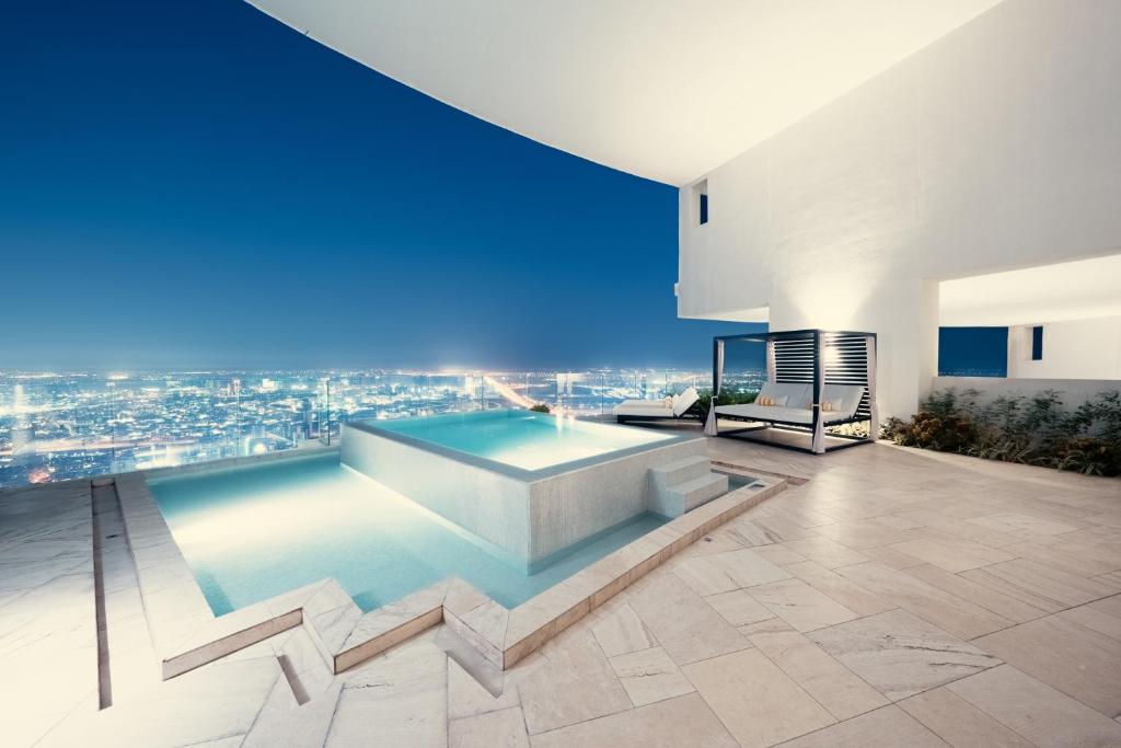 4 BED | Sky Villa w/Pool - Image 4