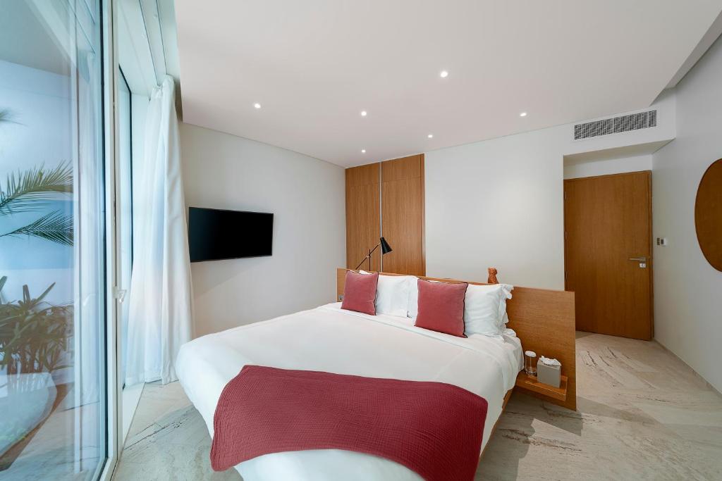 Junior Suite w/Hot Tub - Image 1