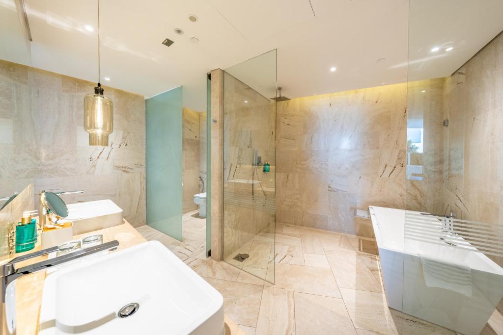 Master Suite w/Pool - Image 7