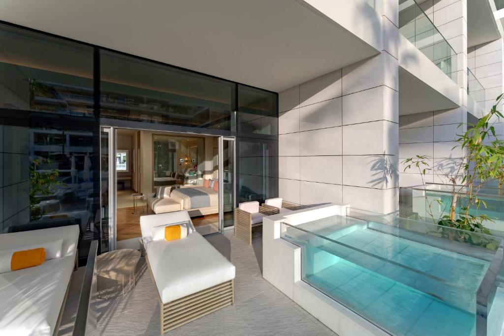 1 BED | Poolside Room w/Pool - Image 3