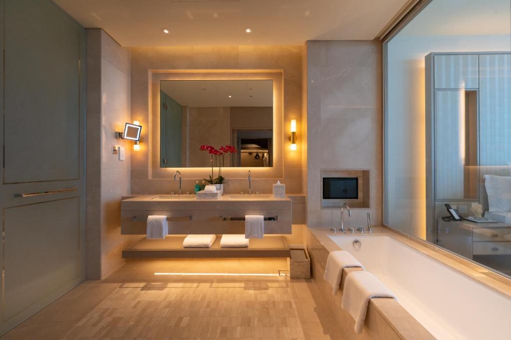 1 BED | Poolside Room w/Pool - Image 5