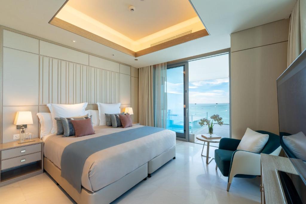 1 BED | Skyline Suite w/Pool - Image 1