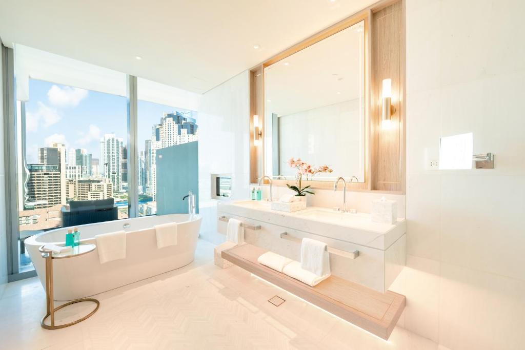 1 BED | Skyline Suite w/Pool - Image 2