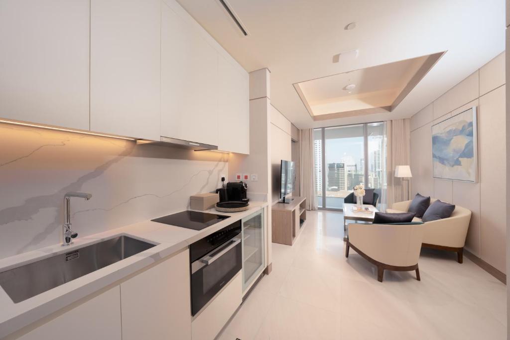 1 BED | Skyline Suite w/Pool - Image 3