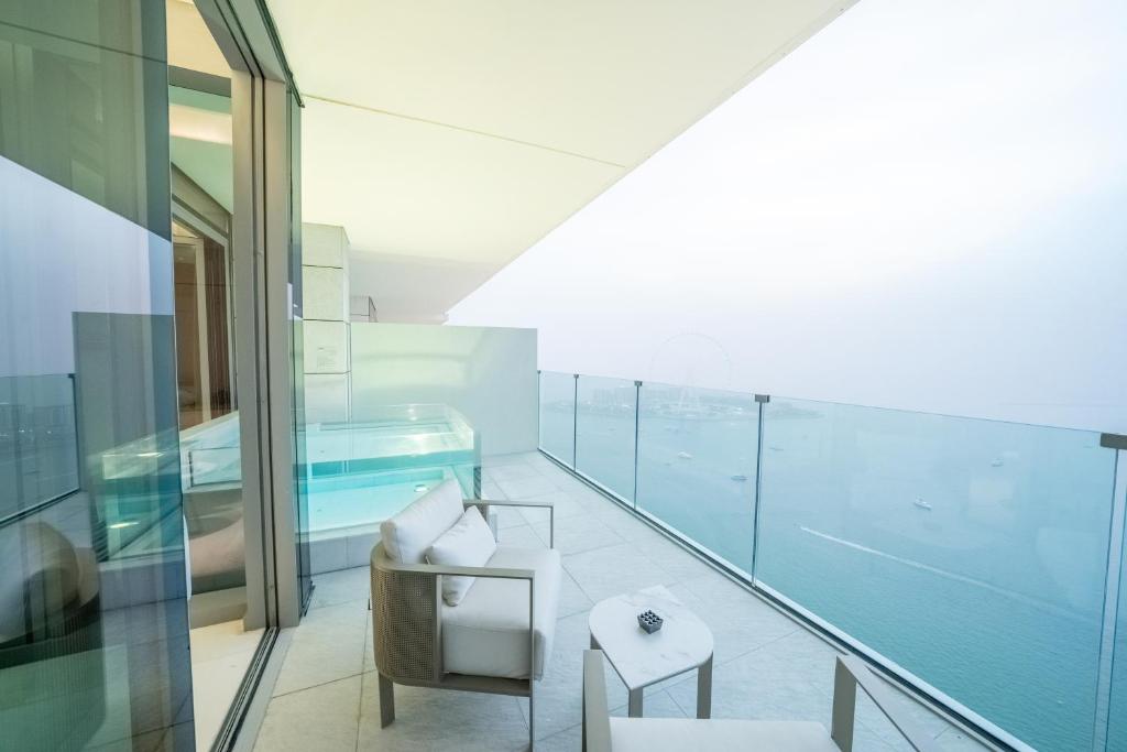 1 BED | Skyline Suite w/Pool - Image 4
