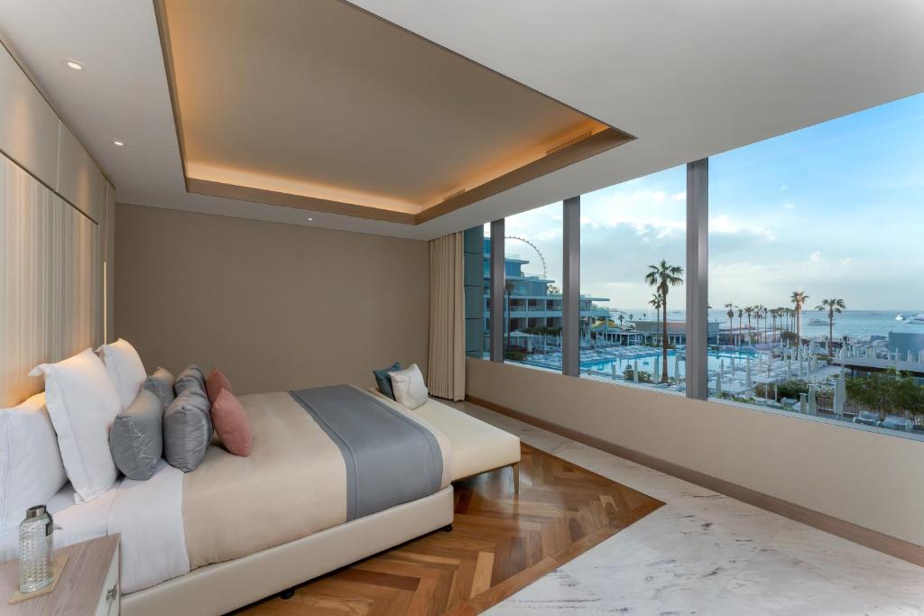 2 BED | Poolside Suite w/Pool - Image 1