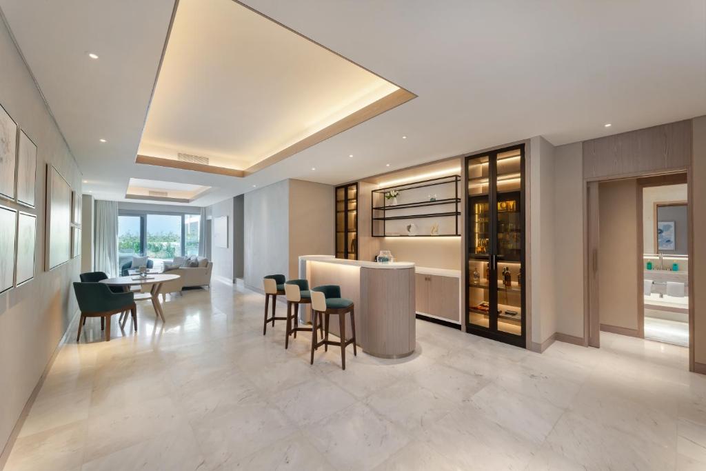 2 BED | Poolside Suite w/Pool - Image 2