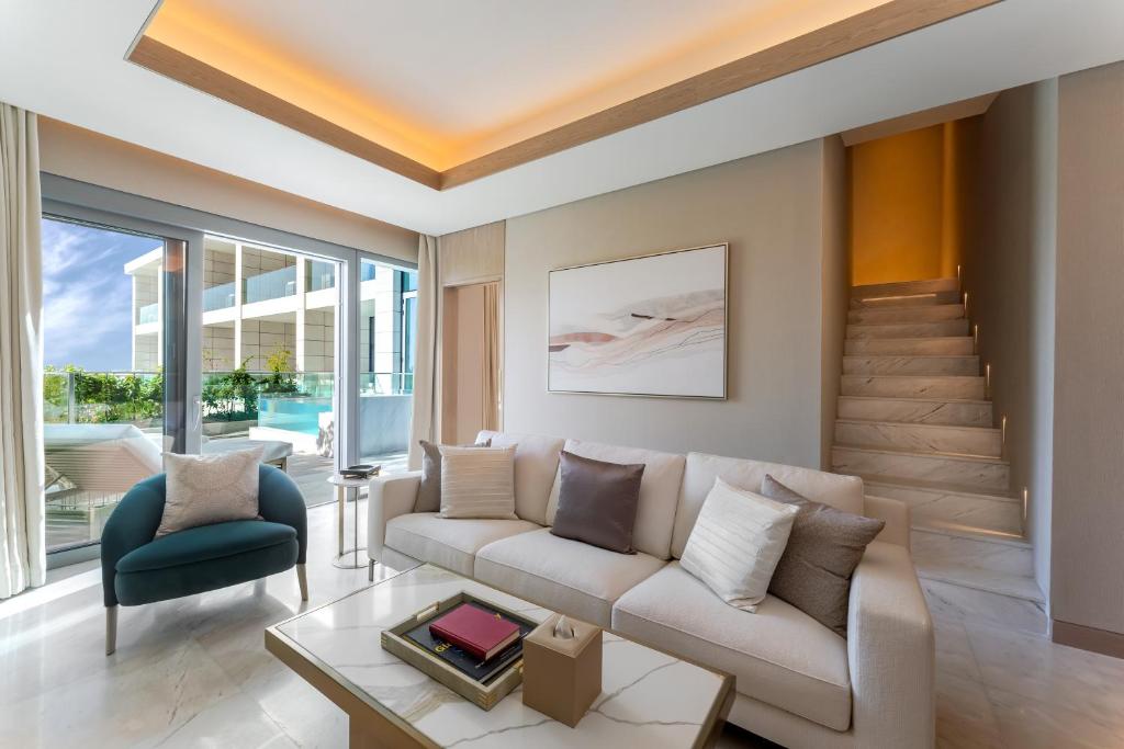 2 BED | Poolside Suite w/Pool - Image 4