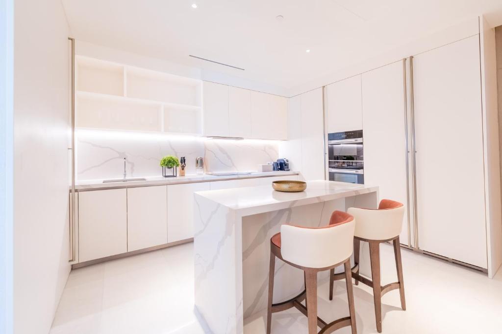 2 BED | Skyline Suite w/Pool - Image 1