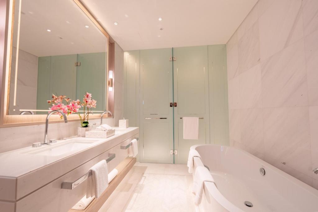 4 BED | Skyline Suite w/Pools - Image 2