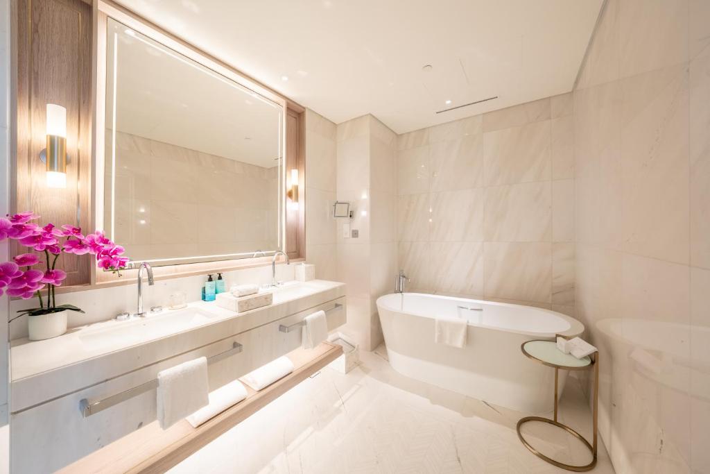 4 BED | Skyline Suite w/Pools - Image 8