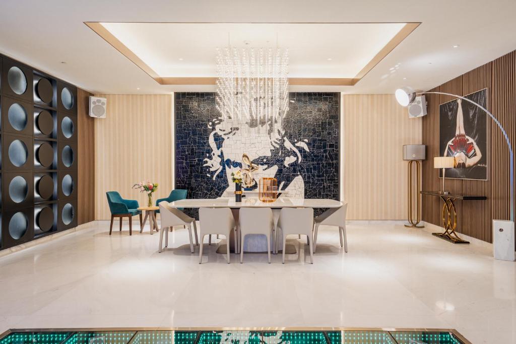 Encore Suite - Image 3