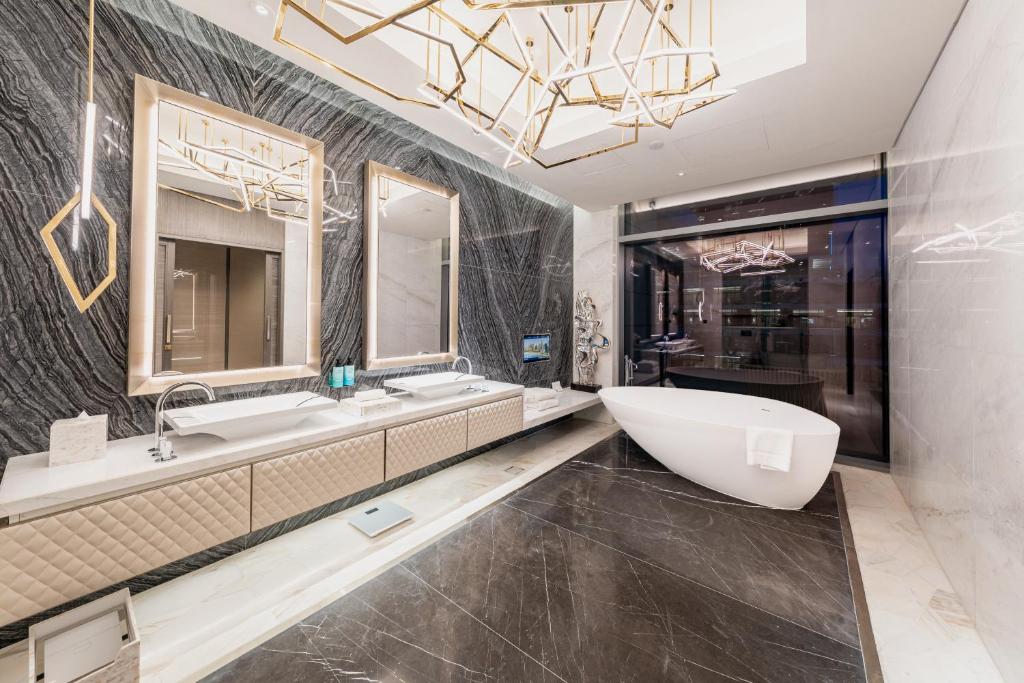 Encore Suite - Image 5