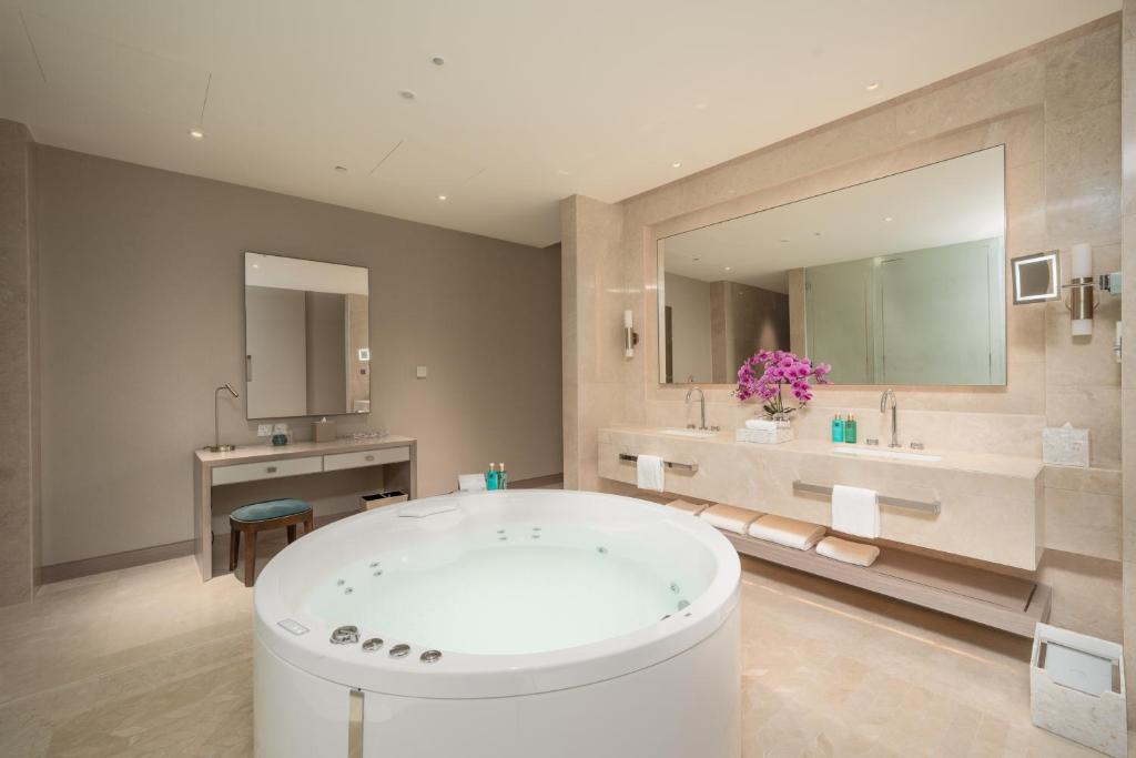 Luxe Spa Loft - Image 3