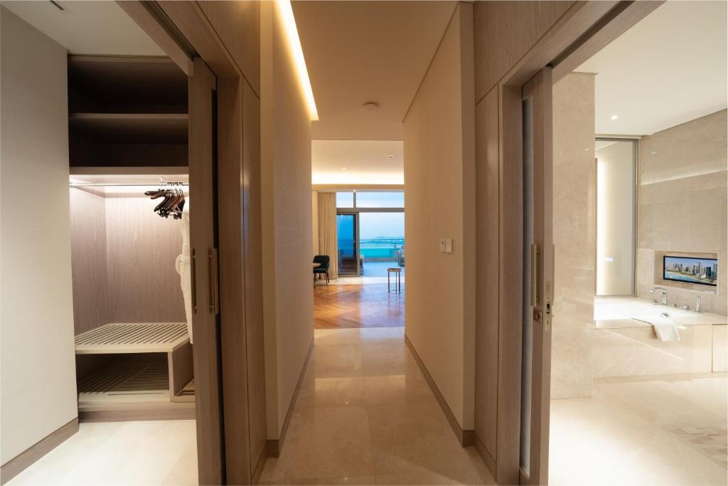 Pool Terrace Suite - Image 4