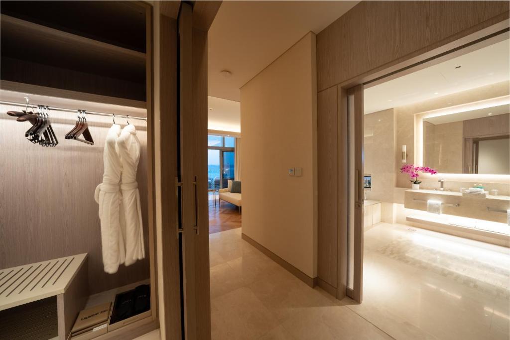 Pool Terrace Suite - Image 5