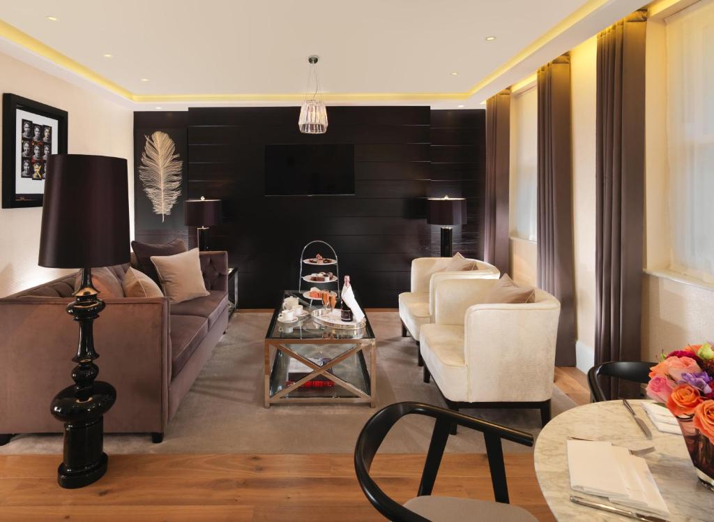 One Bedroom Suite - Image 11