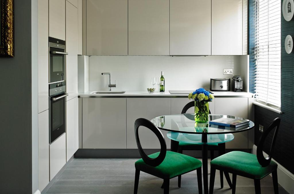 One Bedroom Suite - Image 5