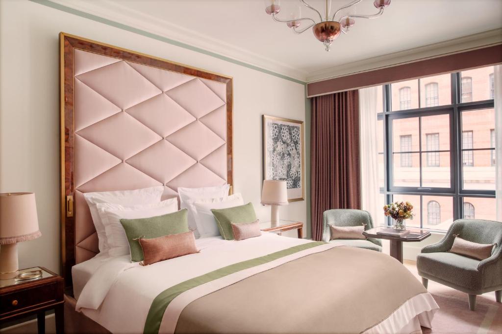ADA Deluxe King Room - Image 1