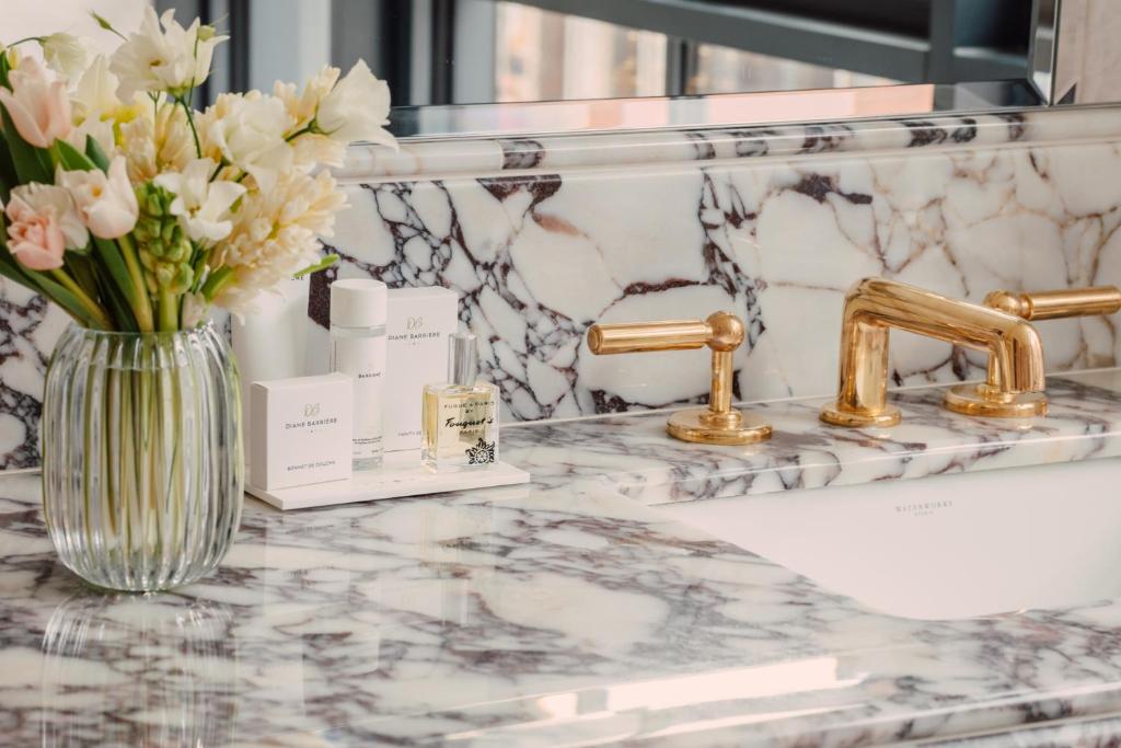 Tribeca Corner Suite - Image 3