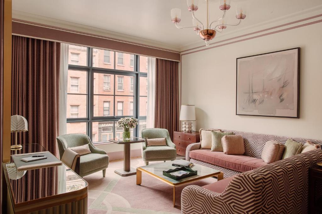 Tribeca Corner Suite - Image 1