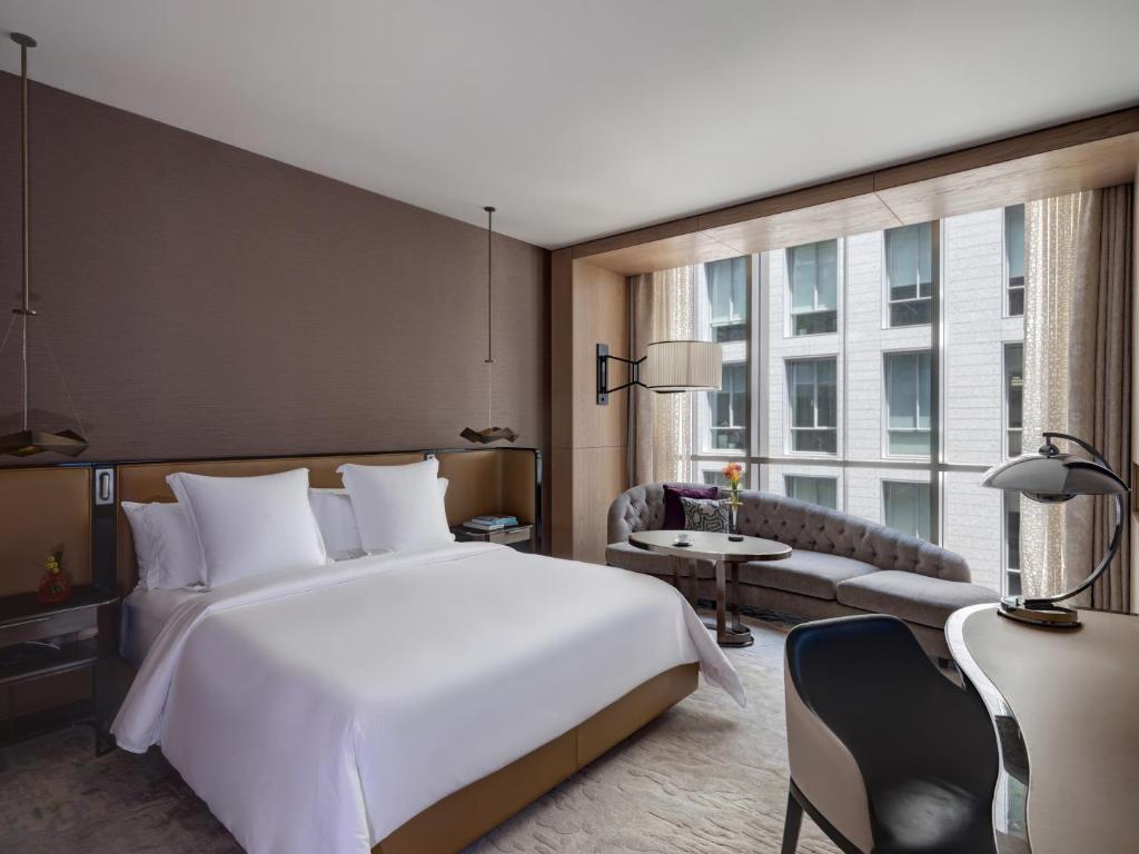 Deluxe DIFC King Room - Image 1