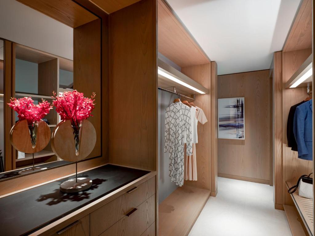 Deluxe Executive Suite - Image 4