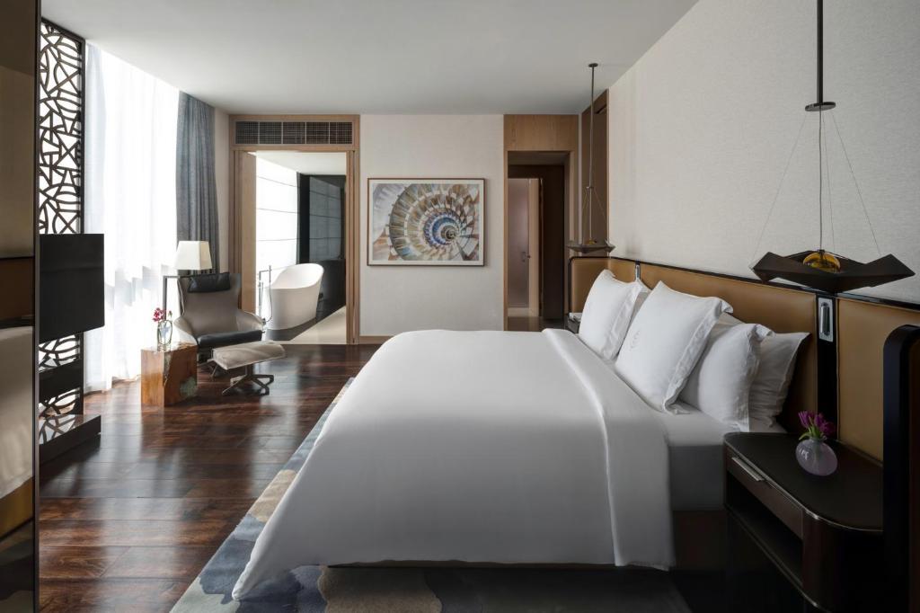 Executive Suite - Image 5