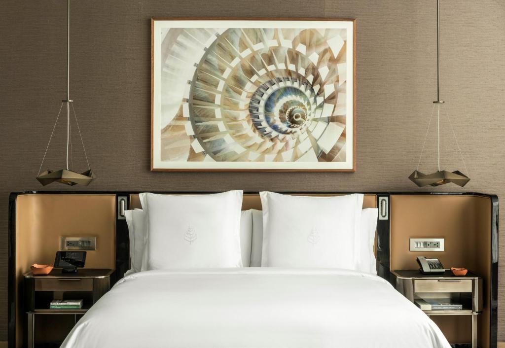 Four Seasons King Room - Image 3