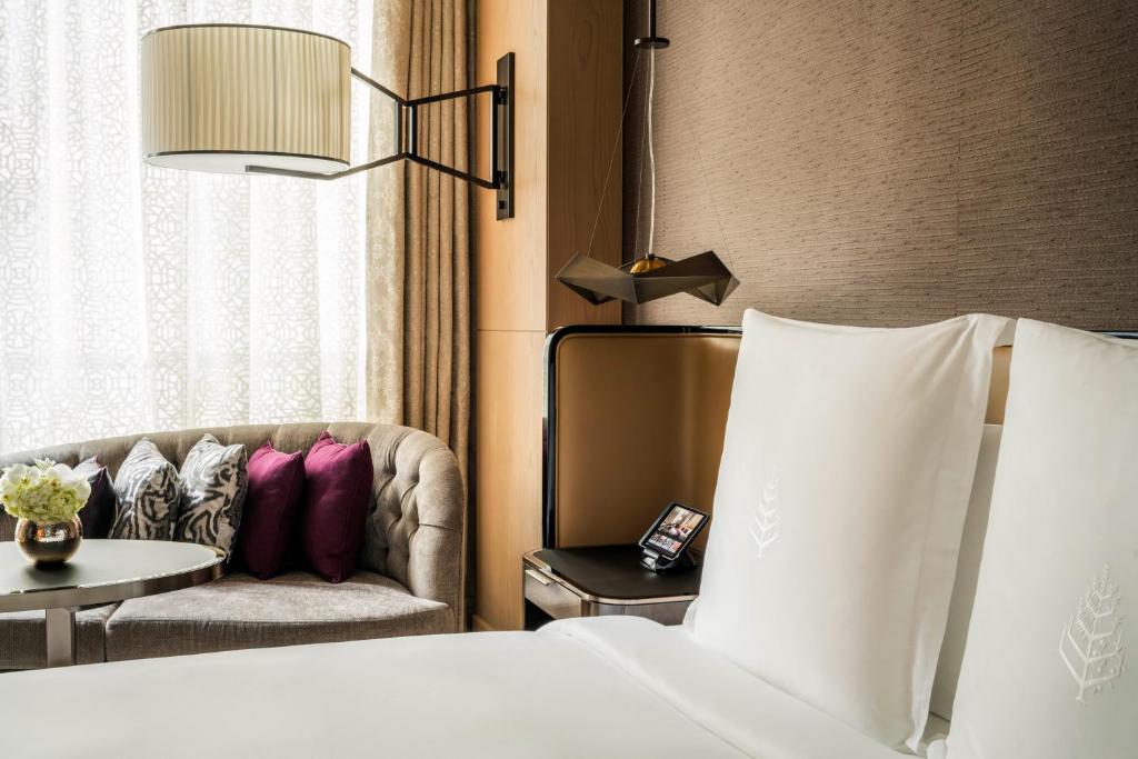 Superior King Room - Image 3