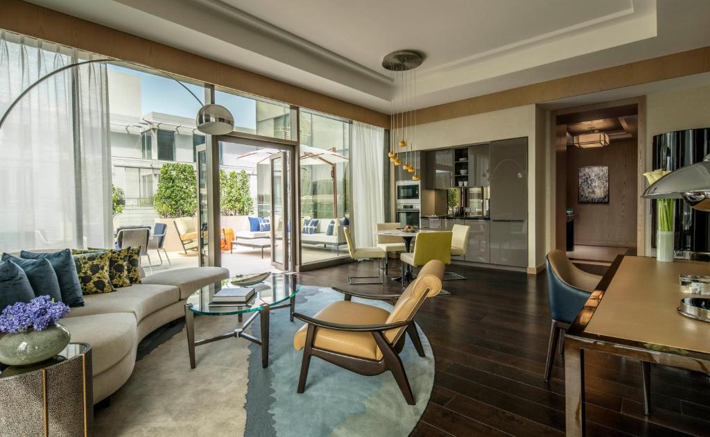 Terrace One Bedroom King Suite - Image 4