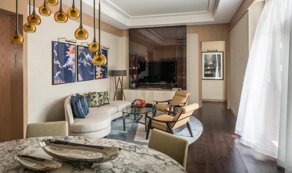 Terrace One Bedroom King Suite - Image 6