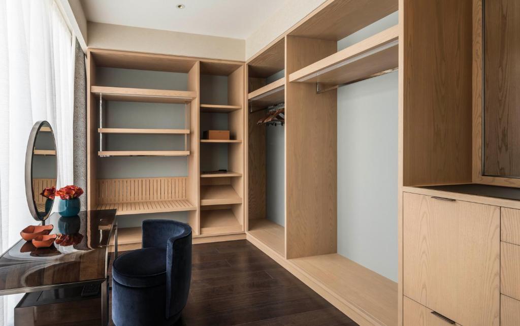 Terrace One Bedroom King Suite - Image 8