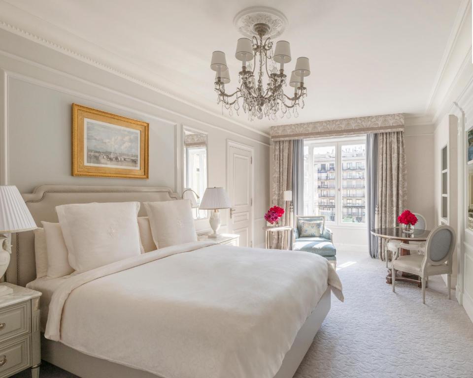 Deluxe King Room - Image 1