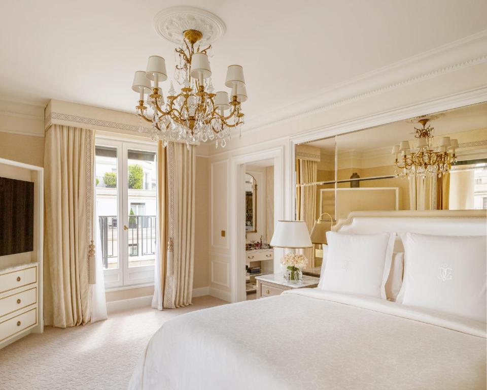 Deluxe King Suite - Image 2