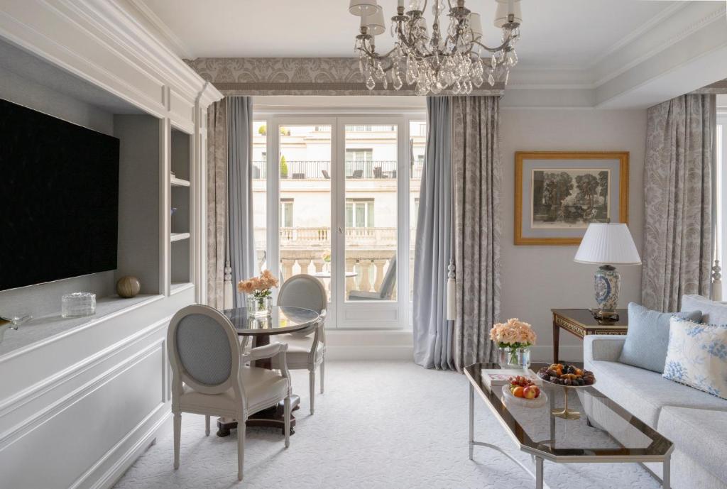 Premier King Room - Image 2