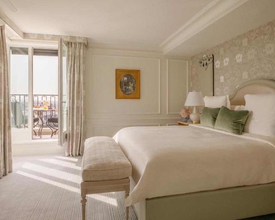 Premier One Bedroom Suite King - Image 1